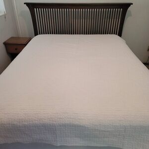 Vintage quilted blanket Coverlet Bedspread Queen/Full White Crosshatching round